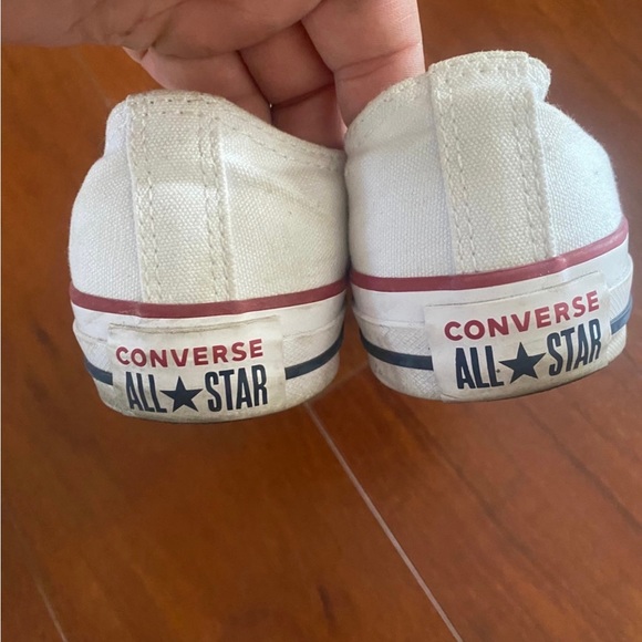 Gently used Converse shoe - Picture 4 of 5